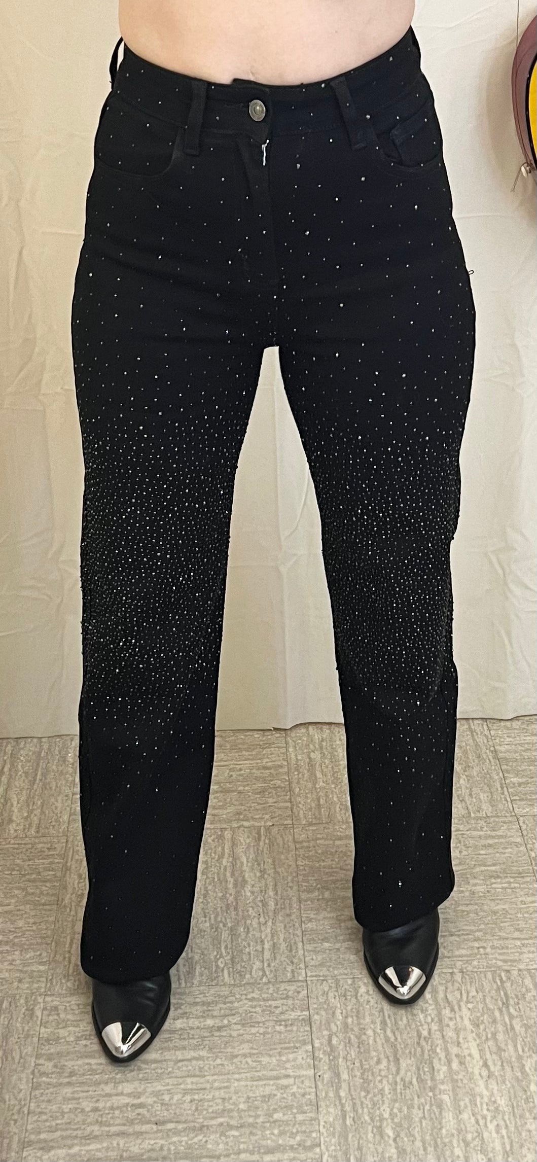 Pantalon noir taille haute décoré de strass ref: 202513030004